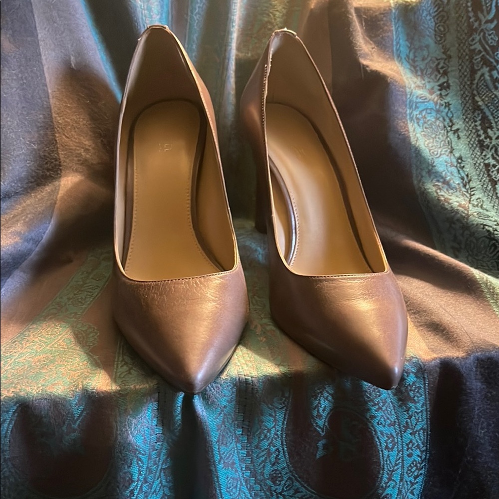 Elegant Brown Leather Pumps